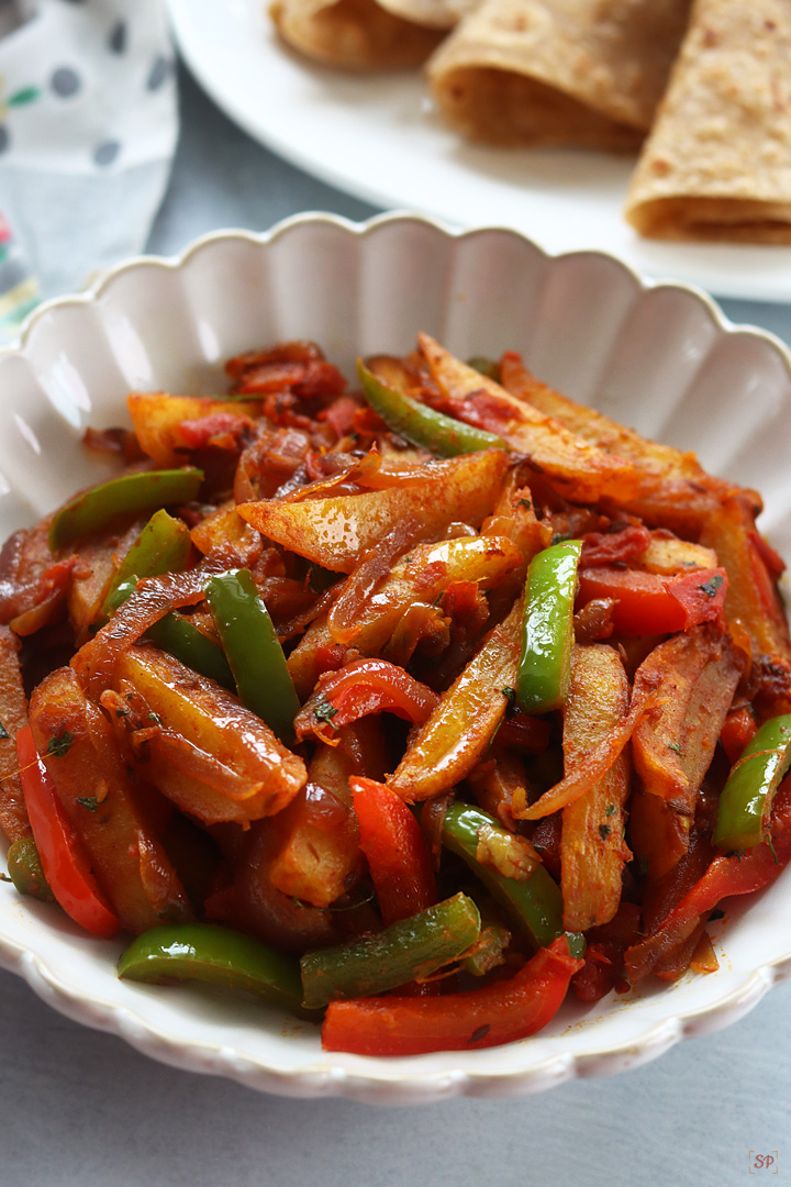 aloo capsicum served with roti